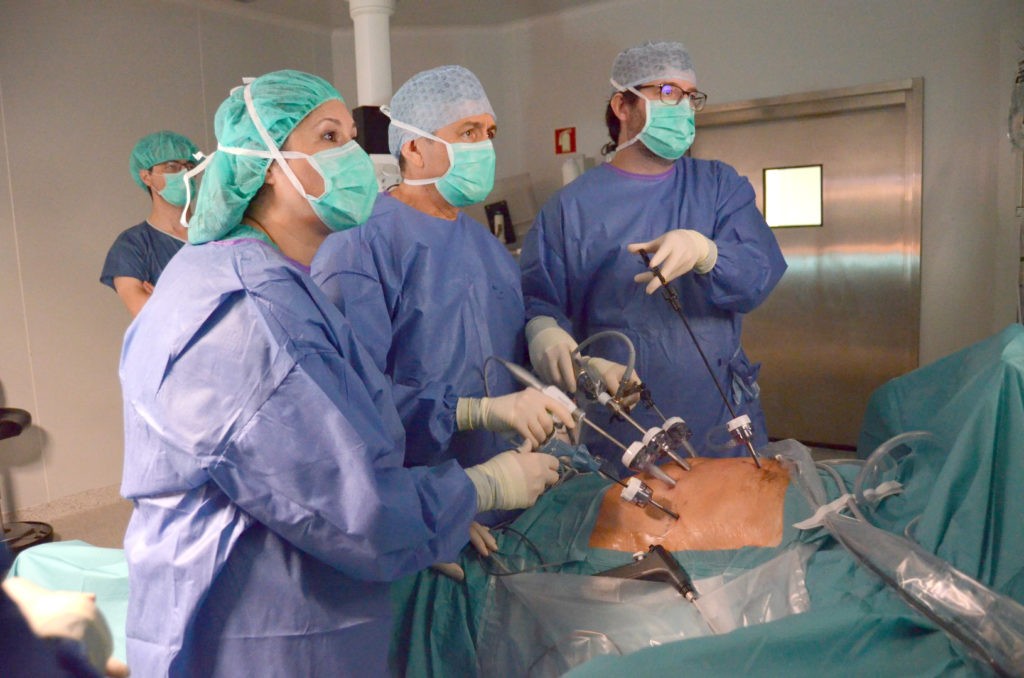 Cirurgiões espanhóis realizaram remoção total de estômago por laparoscopia em Braga