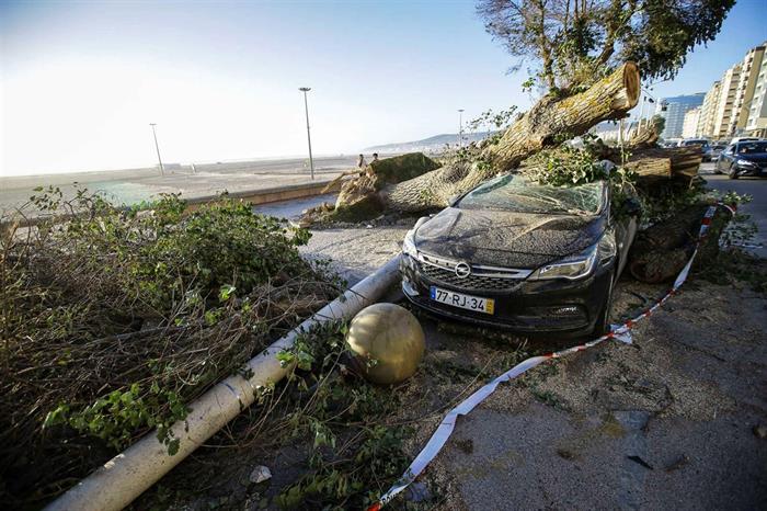 Tempestade Leslie registou ventos que chegaram aos 190km/h