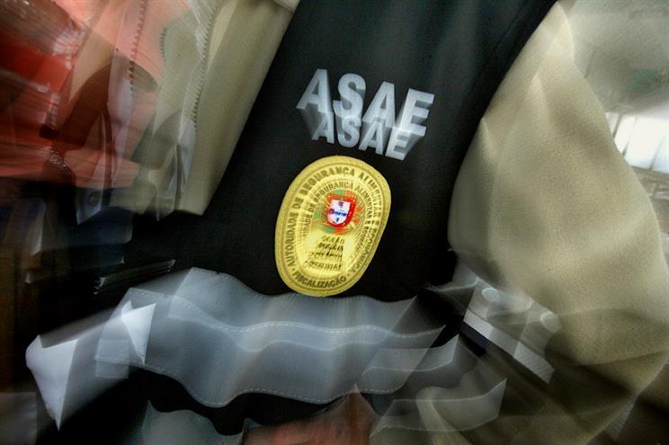ASAE apreende 25 mil litros de detergente contrafeito em Guimarães
