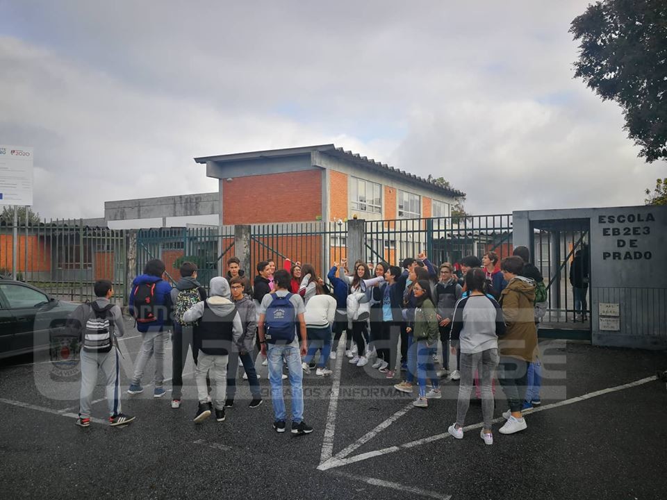 Alunos da EB de Vila de Prado protestam contra “sobrecarga” horária
