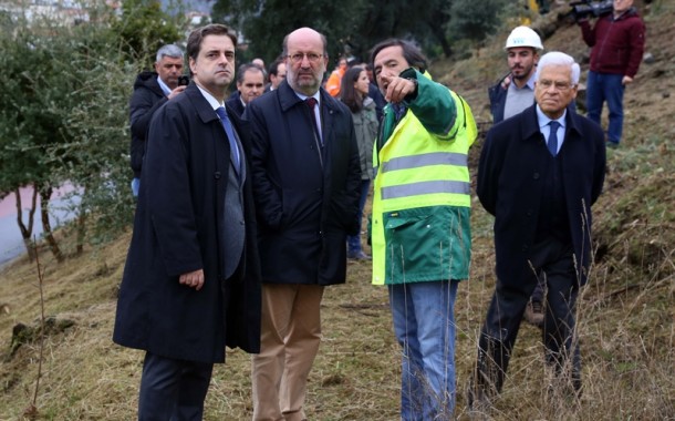 Ministro do Ambiente visita trabalhos de arborização do Monte Picoto