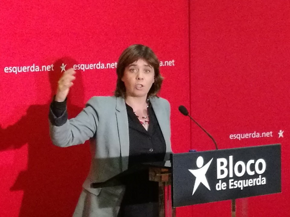 Catarina Martins assume em Braga “enorme divergência” com o Governo