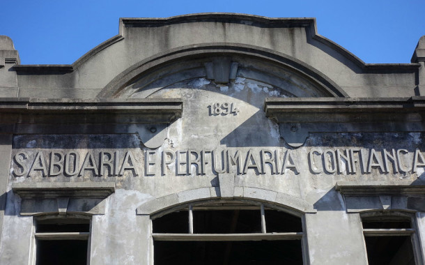 Tribunal de Braga aceita providência cautelar para travar venda da Confiança; Câmara responde no facebook