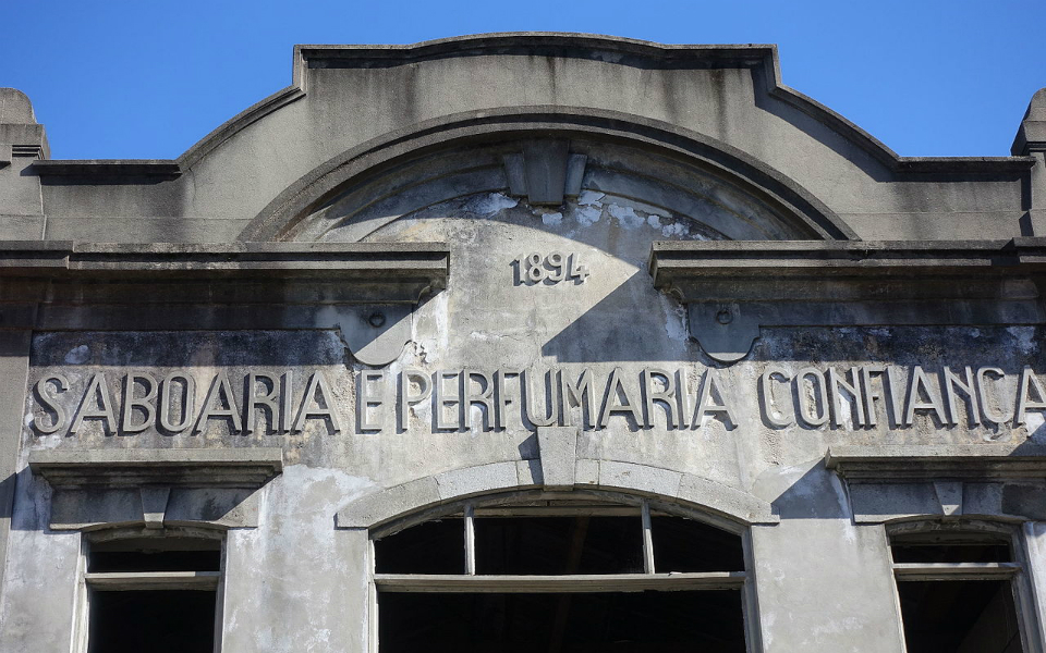 Tribunal de Braga aceita providência cautelar para travar venda da Confiança; Câmara responde no facebook
