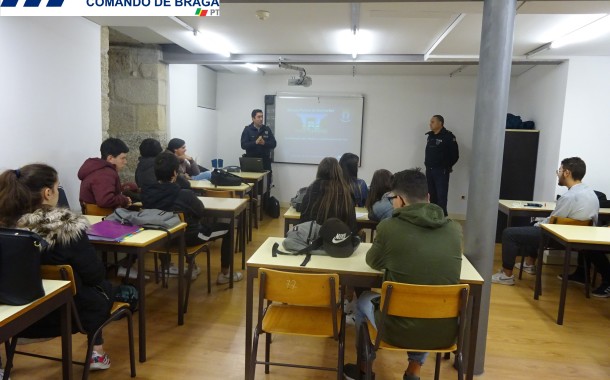 PSP de Guimarães promoveu alerta em escolas para risco do álcool e droga