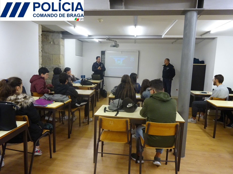PSP de Guimarães promoveu alerta em escolas para risco do álcool e droga
