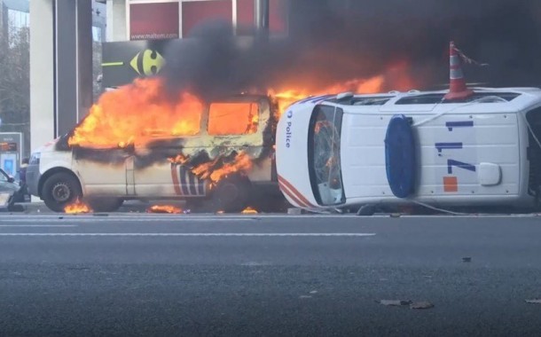 ‘Coletes amarelos’ chegam a Bruxelas e entram em confronto com polícia