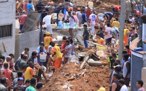 Número de mortos em deslizamento de terra no Rio de Janeiro sobe para 14
