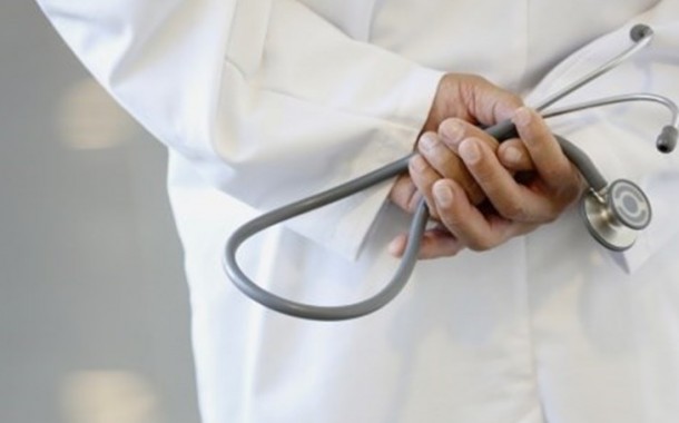 Quatro anos de prisão para médico de Barcelos que passava relatórios falsos de invalidez