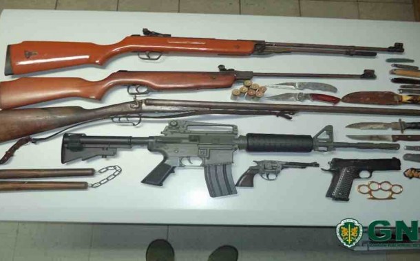 Guimarães- Jovem ameaçou outro por causa de rapariga e tinha 22 armas em casa