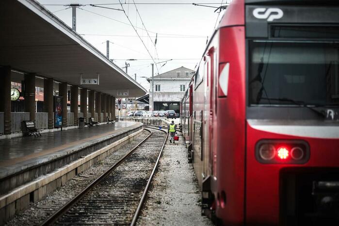 PCP teme que Governo ceda a “pressões” para privatizar caminhos-de-ferro