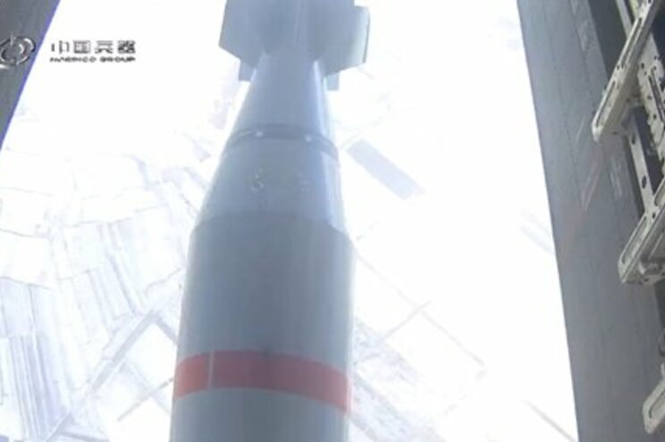 China lança a “mãe de todas as bombas”