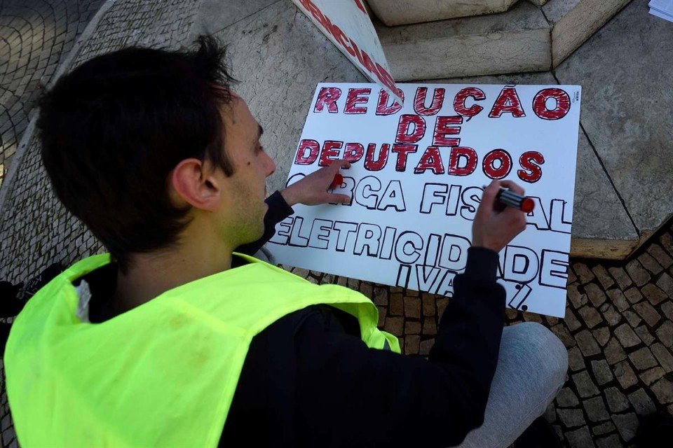 Manifestação dos ‘coletes amarelos’ com fraca adesão em Braga