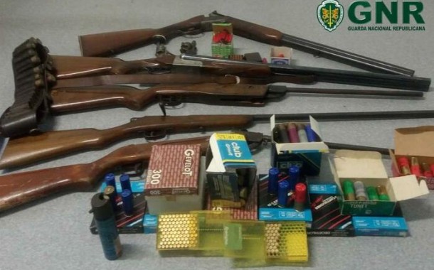 GNR apreende na Póvoa de Lanhoso 7 armas e 350 munições em caso de violência doméstica