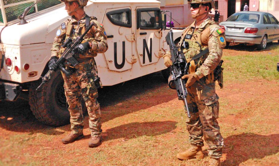 Material escolar de Barcelos e Montalegre chega à RCA apesar dos combates com militares portugueses