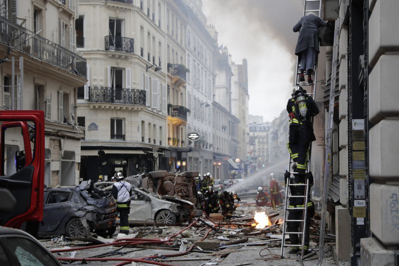 França: Pelo menos dois mortos e 47 feridos em explosão de padaria em Paris