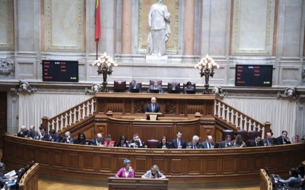 Projectos de PAN e BE sobre sexo sem consentimento baixam à especialidade sem votação