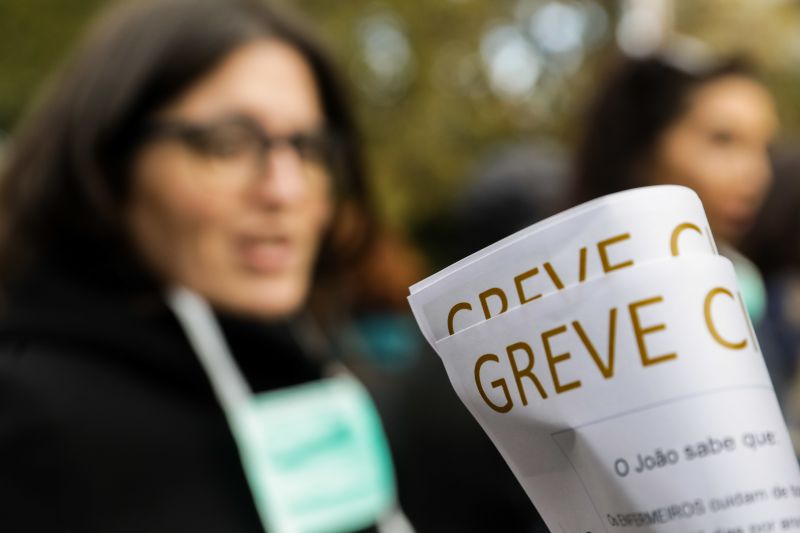 Enfermeiros suspendem greve cirúrgica até quinta-feira após convocatória negocial