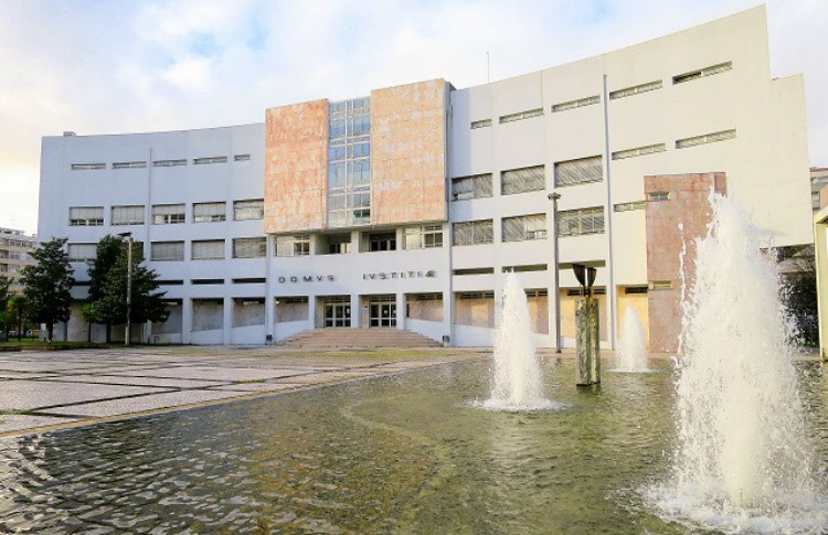 Romenos que furtavam em grandes superfícies julgados à revelia em Braga