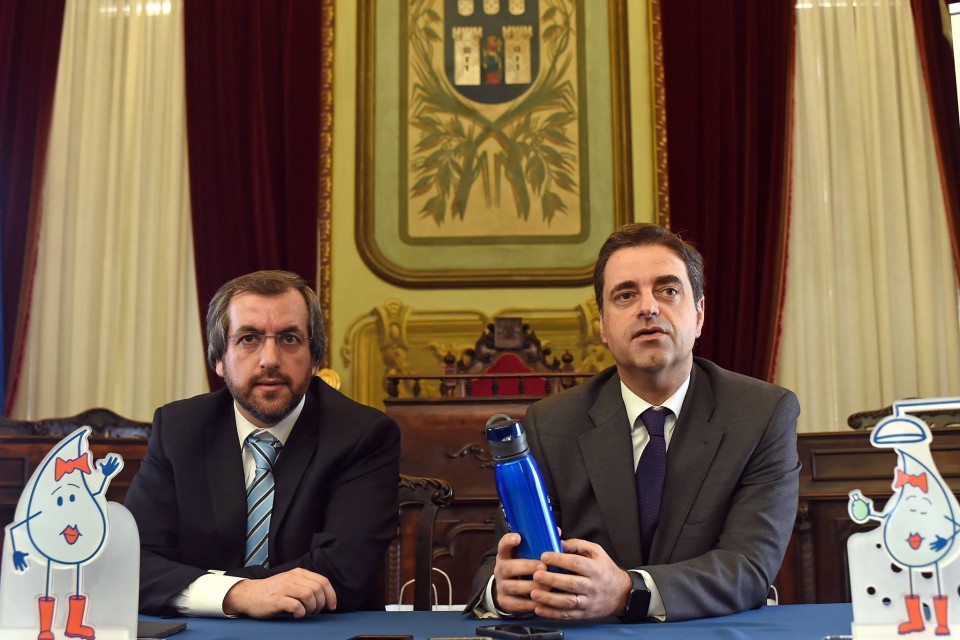 Câmara de Braga oferece garrafas reutilizáveis a colaboradores para preservação da água