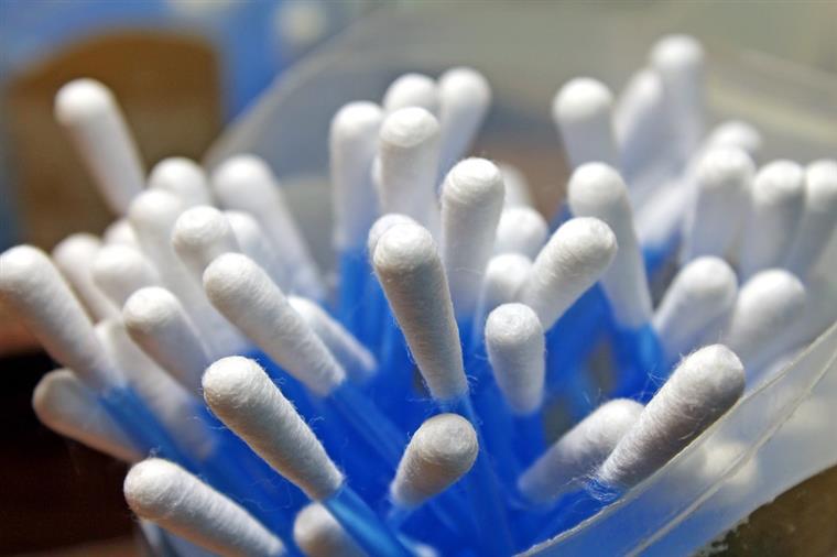 Governo proíbe palhinhas, loiça descartável e cotonetes em 2020