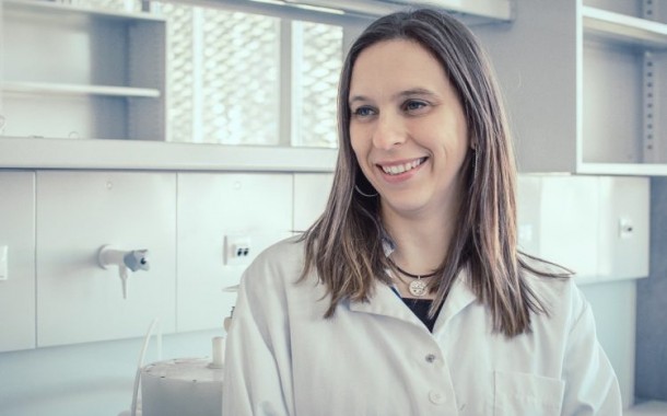 Investigadora da UMinho conquista medalha de honra com investigação sobre regeneração de tecidos ósseos