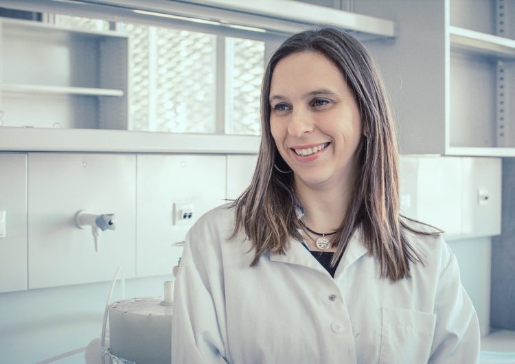 Investigadora da UMinho conquista medalha de honra com investigação sobre regeneração de tecidos ósseos