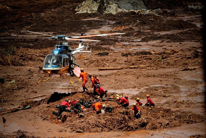 Sobe para 150 número de mortos em ruptura de barragem no Brasil