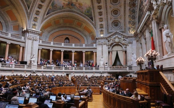 Fim das propinas chumbado com votos contra do PS, PSD e CDS