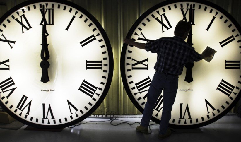 Parlamento Europeu aprova fim da mudança de hora a partir de 2021