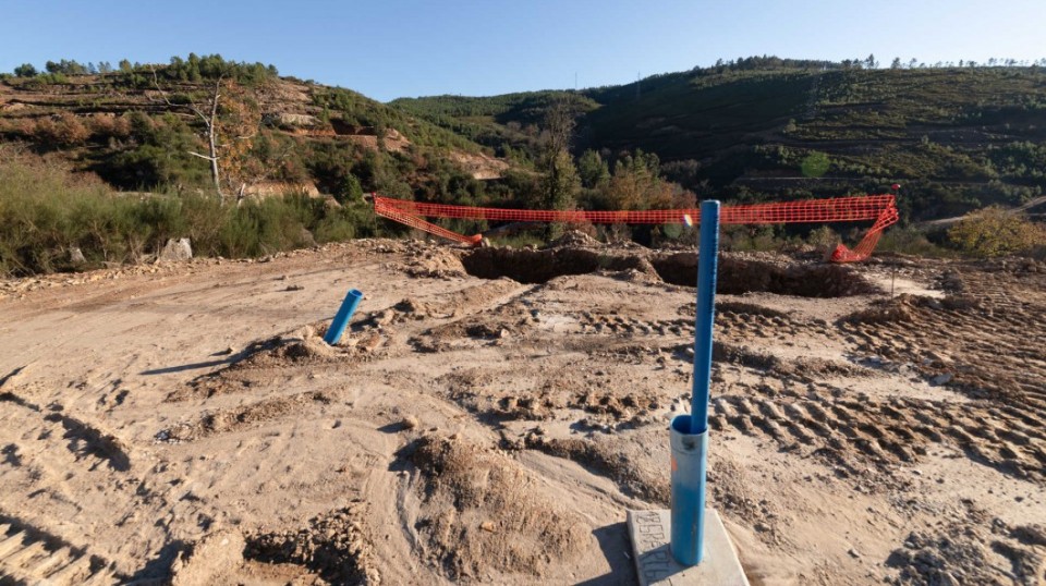 Entre polémica que opõe Governo a ambientalistas, contrato de exploração de lítio em Montalegre foi assinado