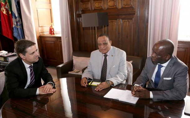Cônsul Moçambicano apela em Braga à entrega de auxílios na Cruz Vermelha Portuguesa