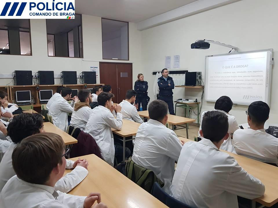 PSP sensibiliza alunos de Braga sobre drogas e álcool