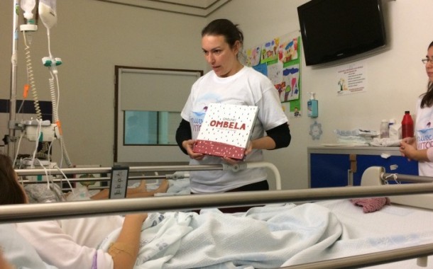 Voluntários contam histórias às crianças internadas no Hospital de Braga