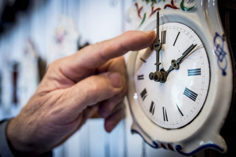 Relógios adiantam uma hora de madrugada de domingo