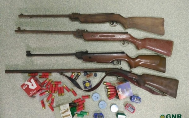 Cabeceiras de Basto: Pai e filho constituídos arguidos por posse de armas e violência doméstica