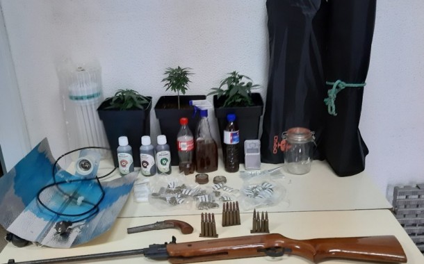 Mandado de busca domiciliária por violência doméstica resultou na detecção e apreensão de droga em Penafiel