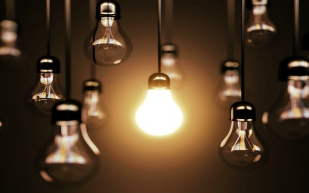 Governo aprova descida do IVA da electricidade e gás natural na potência mais baixa