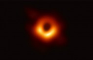 A primeira fotografia de um buraco negro, tal como Einstein sonhou
