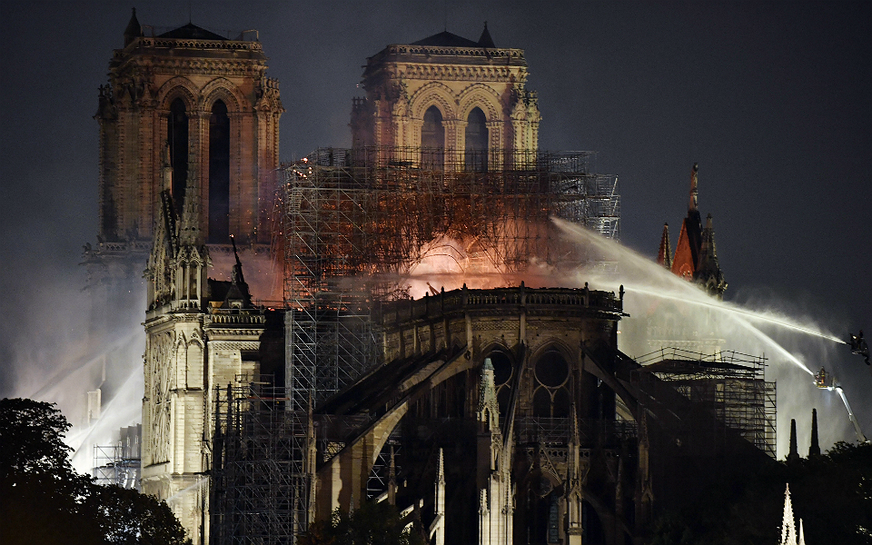 Catedral de Notre-Dame arrecada  600 euros milhões em doações para reconstrução