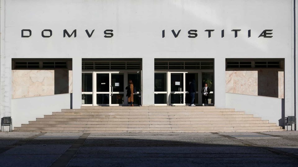 Médico e sócios de clínica de Barcelos condenados a pagar 140 mil euros a dois queixosos