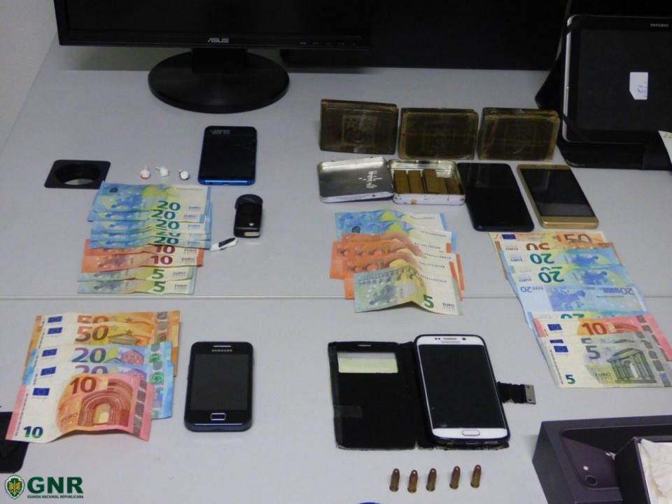 Prisão preventiva para sete dos nove detidos por tráfico de droga em Amares e Braga (ACTUALIZAÇÃO)