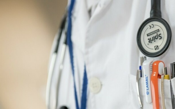 Hospitais demoram oito meses a pagar dívidas