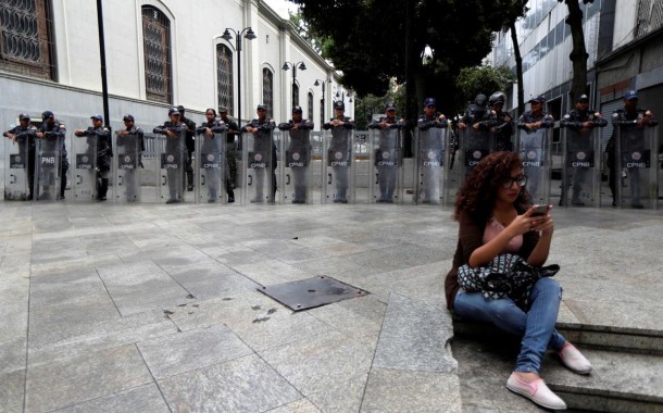 Forças Armadas cercam Assembleia Nacional da Venezuela