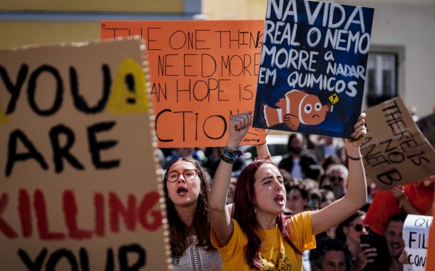 Cerca de três centenas de estudantes manifestaram-se em Braga em defesa do Planeta
