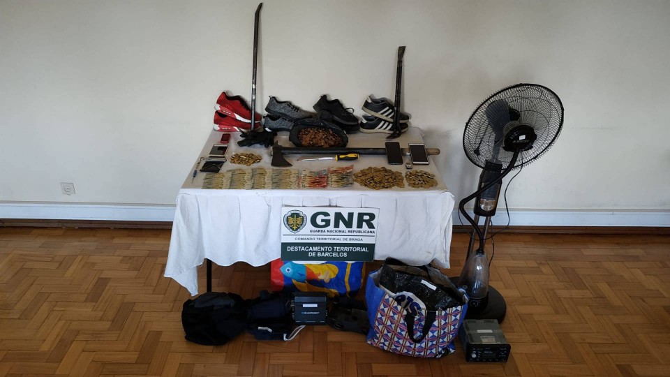 GNR detém duas pessoas por furtos em estabelecimentos comerciais em Barcelos e Famalicão