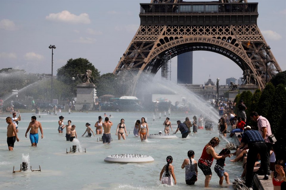 Onda de calor chega em força à Europa; as máximas em Portugal podem chegar aos 40 graus este fim-de-semana