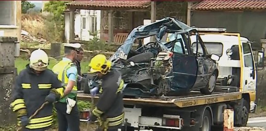 Colisão de carro e comboio em Barcelos mata avós e neto