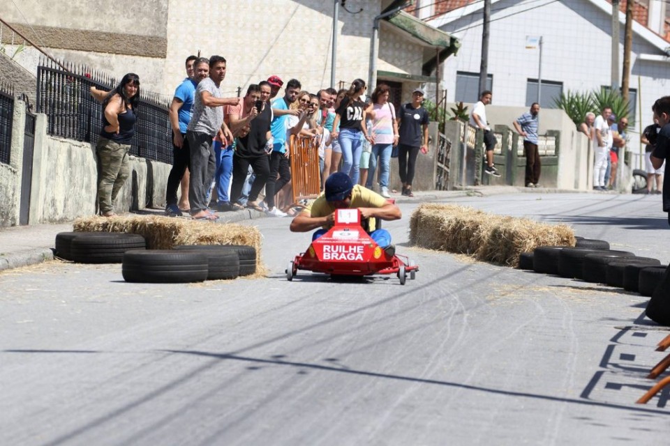 Corrida de rolamentos anima Bairro da Alegria em Braga