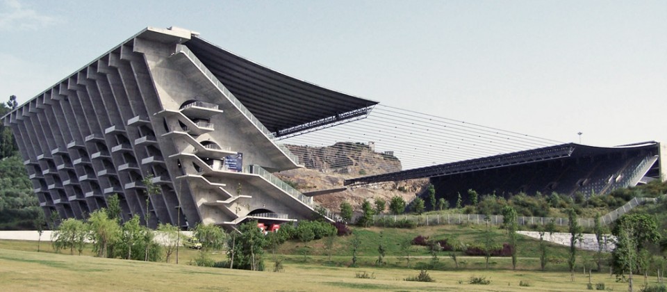Câmara de Braga volta a ser condenada a pagar vários milhões pela obra do estádio